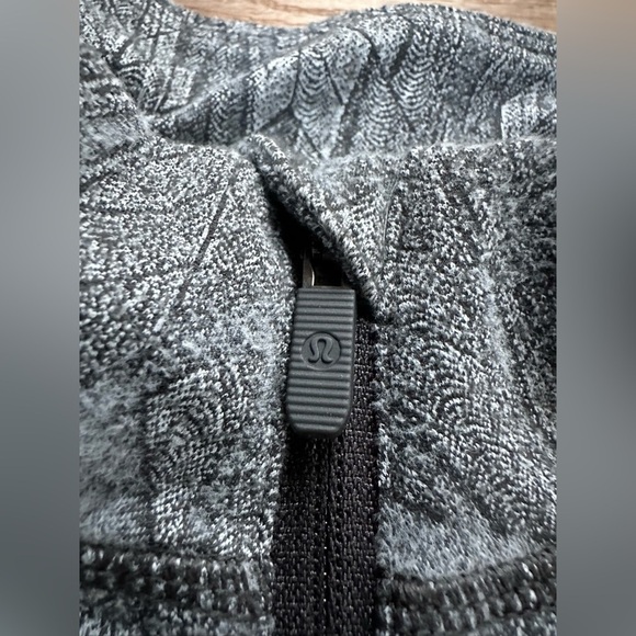 Lululemon Its Rulu Run Cropped Half Zip Size 12 Long Sleeve Shirt Grey - Picture 12 of 16